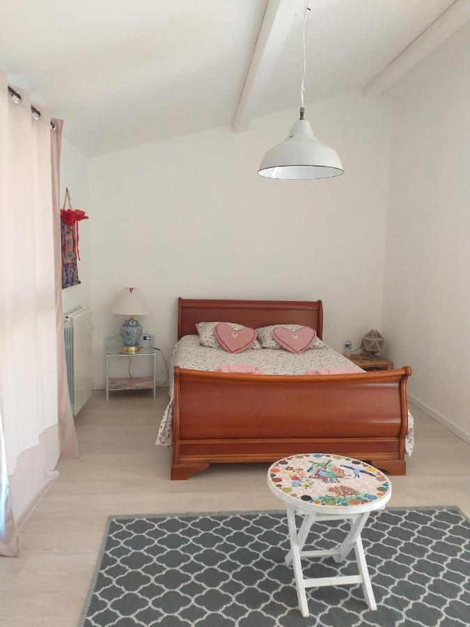 La Maison D Annick Apartment Lodeve Luaran gambar