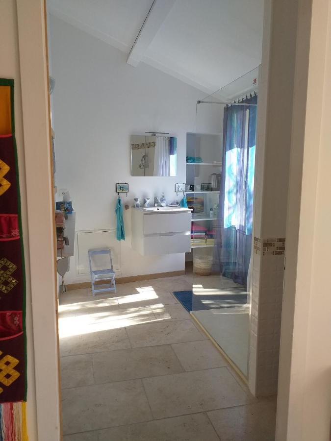 La Maison D Annick Apartment Lodeve Luaran gambar